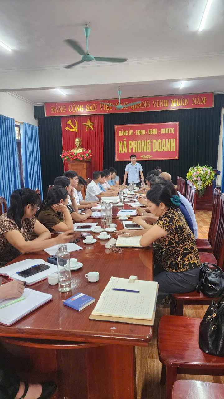 Đảng ủy - UBND xã Phong Doanh tổ chức hội nghị làm việc với ngành Giáo dục xã về triển khai một số nhiệm vụ trọng tâm năm học 2025 - 2026.