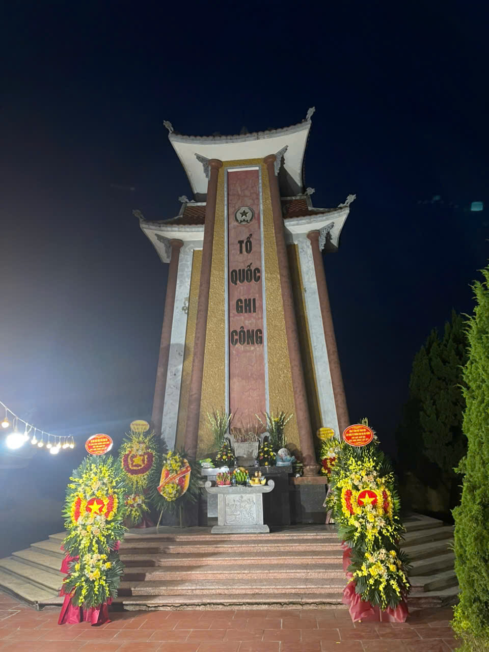 Lễ dâng hương tưởng nhớ tới các anh hùng liệt sĩ nhân dịp 78 năm ngày Thương binh liệt sĩ (27/7/1947-27/7/2025)